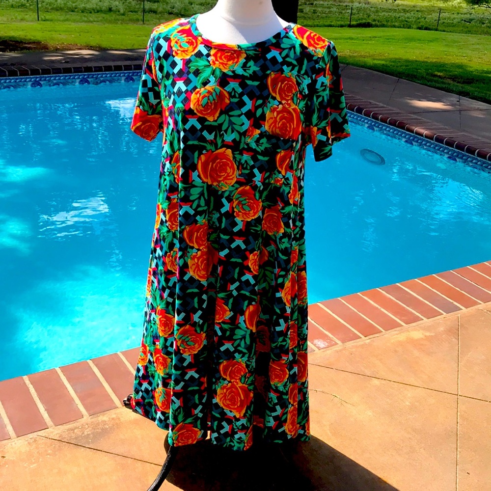 Rose pattern tunic dress Lula Roe Robertson size large multicolor short sleeve.